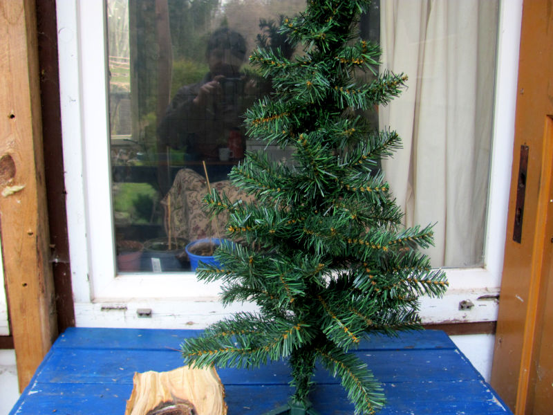 Wie reinigt man einen künstlichen Weihnachtsbaum